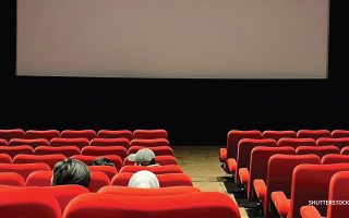 Bioskop Mulai Sepi, Rumah Nonton Bareng Bangkit: Fenomena 'Cinema Gathering' 2026, Saat Generasi Muda Lebih Pilih Nonton Film di Rumah Teman daripada di Bioskop