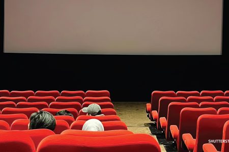 Bioskop Mulai Sepi, Rumah Nonton Bareng Bangkit: Fenomena 'Cinema Gathering' 2026, Saat Generasi Muda Lebih Pilih Nonton Film di Rumah Teman daripada di Bioskop