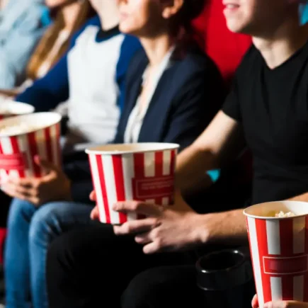 Lupakan Bioskop Konvensional: Mengapa April 2026 Menjadi Akhir dari Era Menonton Film Sebagai Penonton Pasif