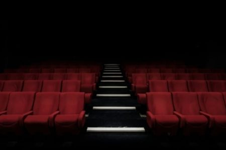 Bioskop Mulai Sepi April 2026? Bukan karena Streaming, Ini Penyebab Tak Terduganya